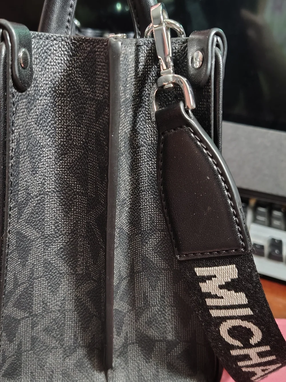 MICHAEL KORS Black Signature Logo Tote Bag with Branded Strap